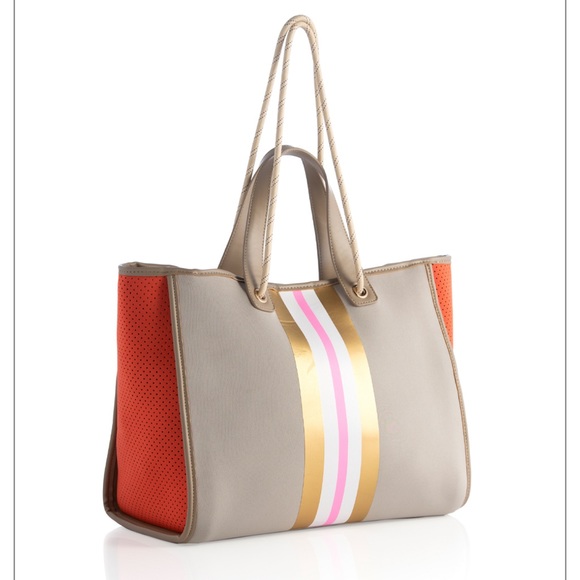 Shiraleah Neoprene Beach Tote - Picture 2 of 10